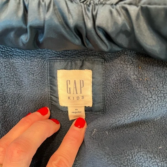 Gap puffer jacket. Girls size Medium(8-10) - Picture 6 of 7